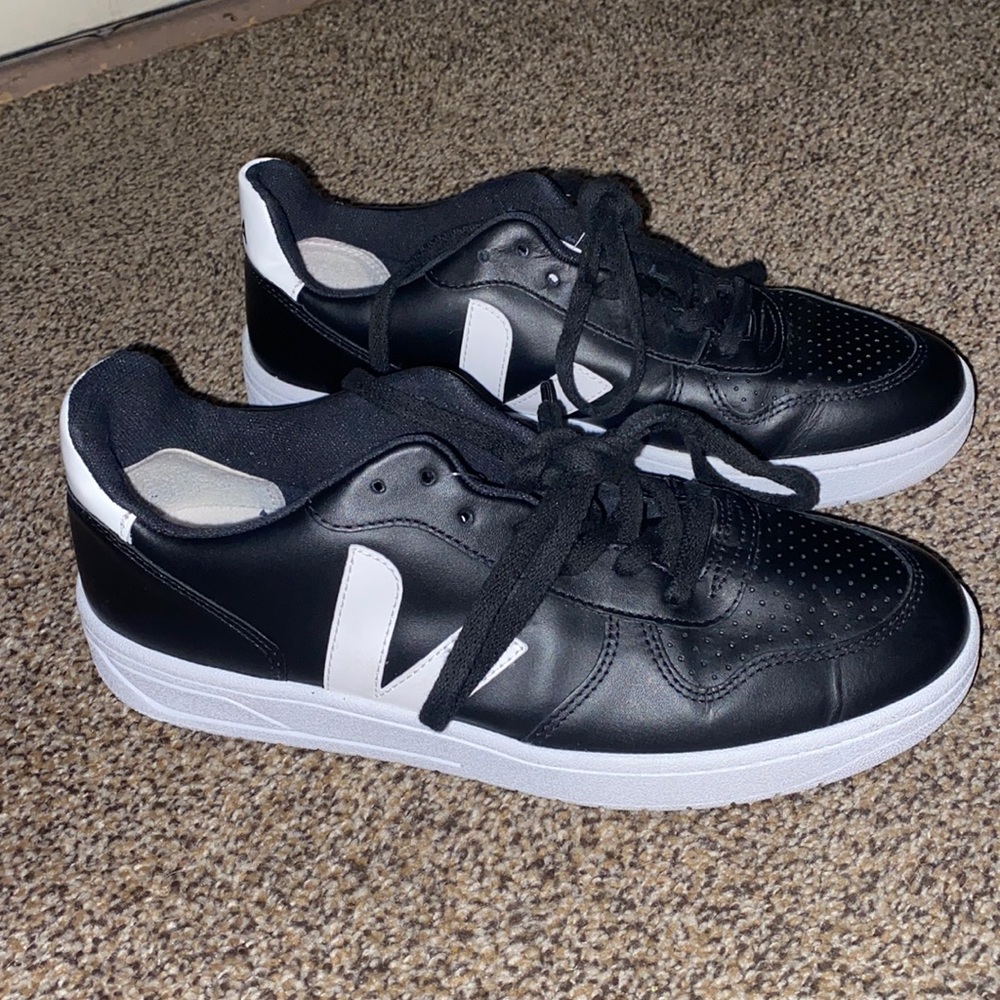 VEJA Campo Leather Shoes: Size 9
